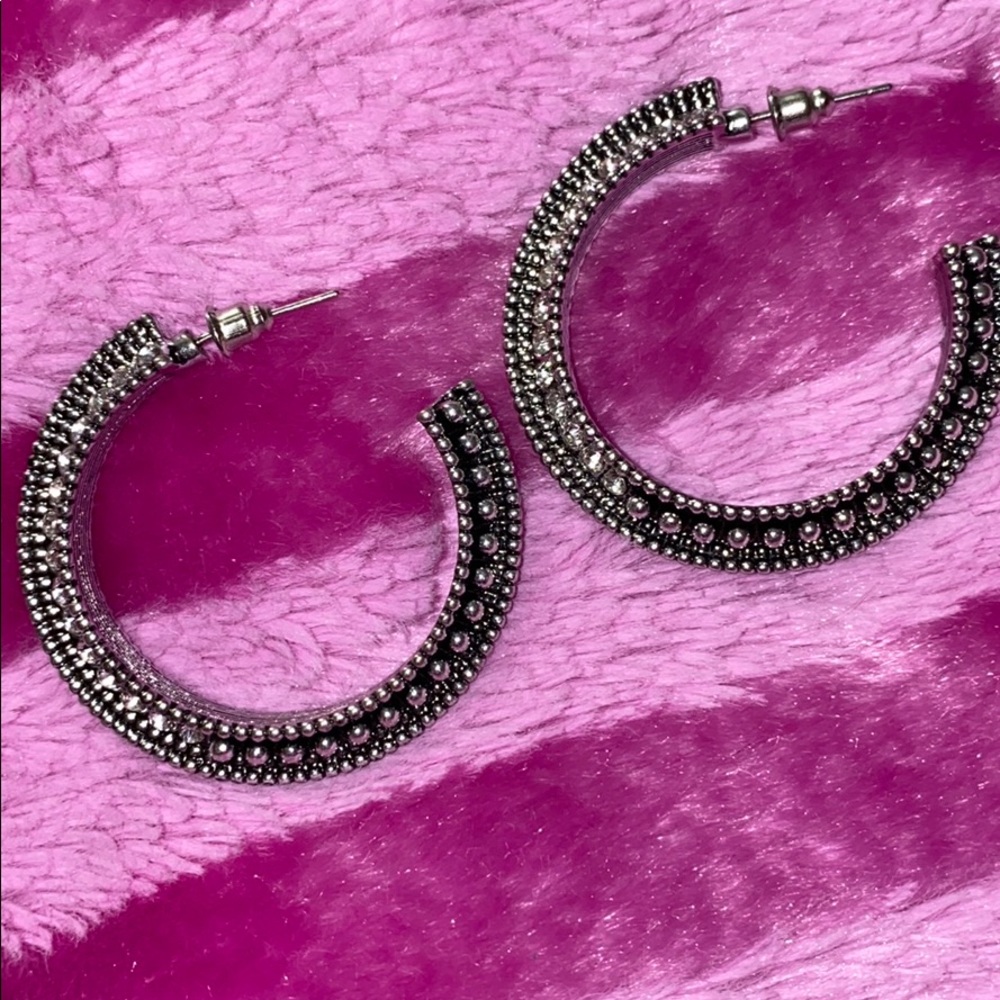 Medium hoop earrings